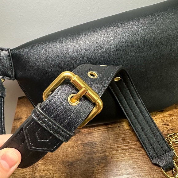 Modern and chic belt bag - Picture 6 of 11